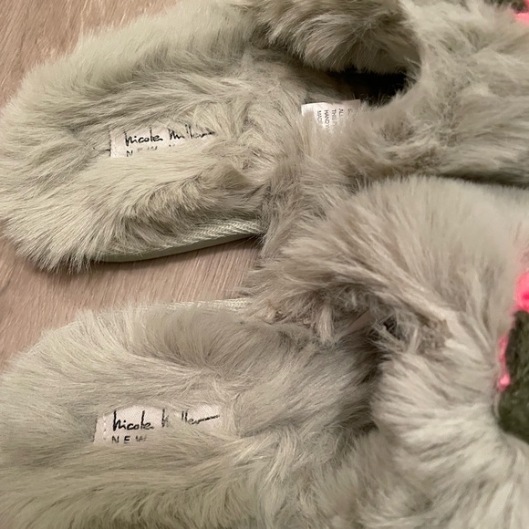 Very cute Nicole Miller slippers - Picture 3 of 10